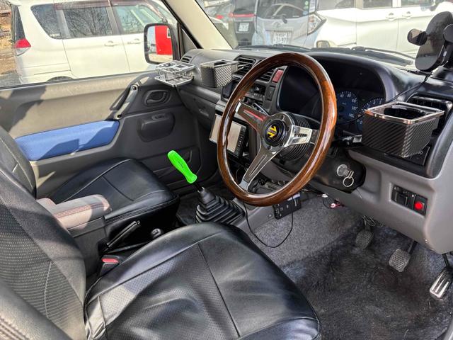 ジムニー ＦＩＳフリースタイルワールドカップリミテッド　全塗装済み　リフトアップ　４ＷＤ　ＥＴＣ　ＴＶ　キーレスエントリー　ＭＴ　ＡＢＳ　アルミホイール　衝突安全ボディ（6枚目）