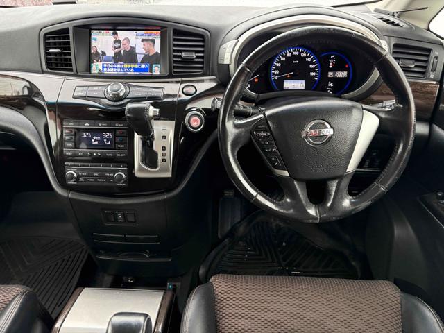 エルグランド 250ハイウェイスター 4WD ETC 全周囲カメラ TV 両側スライド・片側電動 オートライト HID スマートキー 電動格納ミラー 後席モニター 3列シート フルフラット オットマン CVT アルミホイール(3枚目)