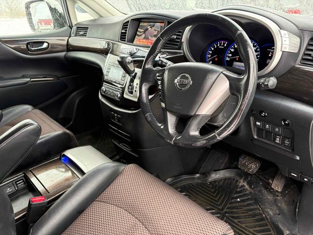 エルグランド 250ハイウェイスター 4WD ETC 全周囲カメラ TV 両側スライド・片側電動 オートライト HID スマートキー 電動格納ミラー 後席モニター 3列シート フルフラット オットマン CVT アルミホイール(8枚目)