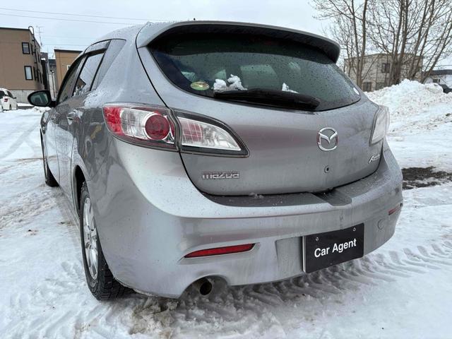 アクセラスポーツ １５Ｃ　ＴＶ　アルミホイール　キーレスエントリー　ＣＶＴ　盗難防止システム　衝突安全ボディ　ＡＢＳ　エアコン　パワーステアリング　パワーウィンドウ（13枚目）