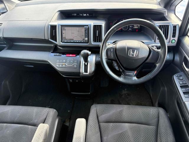 ステップワゴンスパーダ Ｚ　ＨＤＤナビエディション　ヒッチメンバー４ＷＤ　ＥＴＣ　バックカメラ　ナビ　ＴＶ　両側電動スライドドア　オートライト　ＨＩＤ　スマートキー　電動格納ミラー　フルフラット　ＡＴ　アルミホイール　ＣＤ　ＵＳＢ　盗難防止システム（2枚目）