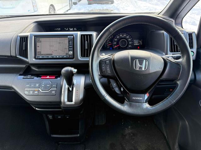 ステップワゴンスパーダ Ｚ　ＨＤＤナビエディション　ヒッチメンバー４ＷＤ　ＥＴＣ　バックカメラ　ナビ　ＴＶ　両側電動スライドドア　オートライト　ＨＩＤ　スマートキー　電動格納ミラー　フルフラット　ＡＴ　アルミホイール　ＣＤ　ＵＳＢ　盗難防止システム（3枚目）