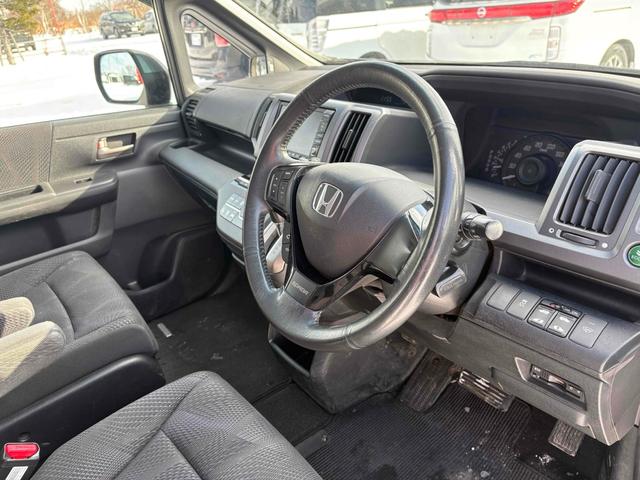 ステップワゴンスパーダ Ｚ　ＨＤＤナビエディション　ヒッチメンバー４ＷＤ　ＥＴＣ　バックカメラ　ナビ　ＴＶ　両側電動スライドドア　オートライト　ＨＩＤ　スマートキー　電動格納ミラー　フルフラット　ＡＴ　アルミホイール　ＣＤ　ＵＳＢ　盗難防止システム（8枚目）