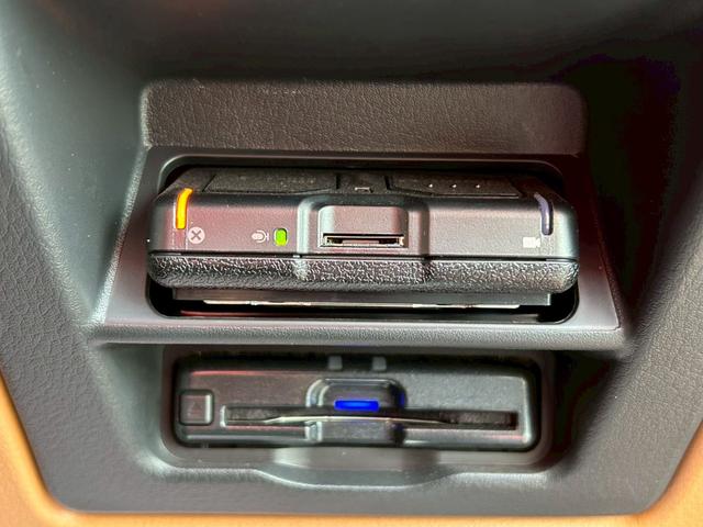 ＣＸ－６０ ＸＤ－ハイブリッド　プレミアムスポーツ　マツダコネクトナビＴＶ／ＢＯＳＥ／パノラマサンルーフ／３６０度モニター／茶革／ＬＥＤヘッドライト／シートヒーター／シートエアコン／ワイヤレス充電／ステアリングヒーター／レーダークルーズ／ＥＴＣ／（13枚目）