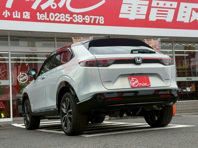 ヴェゼル ｅ：ＨＥＶ　Ｚ・ＰＬａＹパッケージ　ホンダセンシング／パノラマルーフ／ホンダコネクトナビＴＶ／アラウンドビューモニター／ＬＥＤヘッドライト／ワイヤレス充電／ハンズフリーパワーバックドア／シートヒーター／ステアリングヒーター／ＥＴＣ２．０（20枚目）