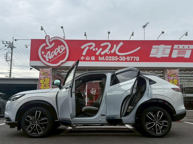ヴェゼル ｅ：ＨＥＶ　Ｚ・ＰＬａＹパッケージ　ホンダセンシング／パノラマルーフ／ホンダコネクトナビＴＶ／アラウンドビューモニター／ＬＥＤヘッドライト／ワイヤレス充電／ハンズフリーパワーバックドア／シートヒーター／ステアリングヒーター／ＥＴＣ２．０（25枚目）