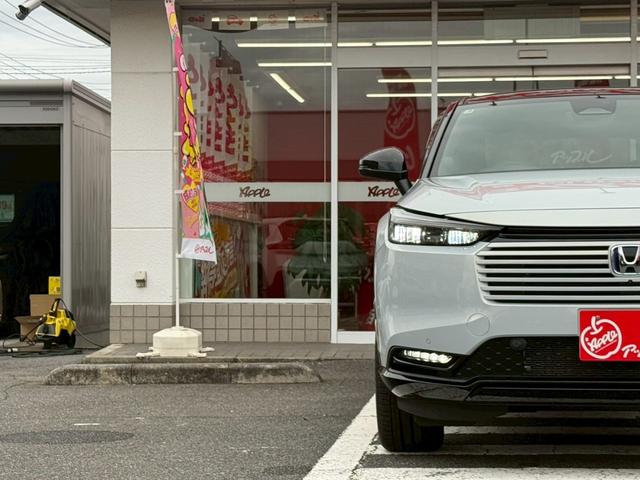 ヴェゼル ｅ：ＨＥＶ　Ｚ・ＰＬａＹパッケージ　ホンダセンシング／パノラマルーフ／ホンダコネクトナビＴＶ／アラウンドビューモニター／ＬＥＤヘッドライト／ワイヤレス充電／ハンズフリーパワーバックドア／シートヒーター／ステアリングヒーター／ＥＴＣ２．０（26枚目）