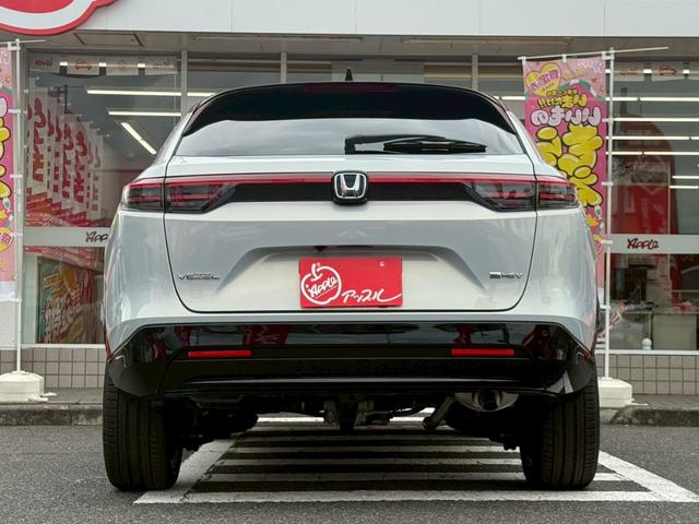 ヴェゼル ｅ：ＨＥＶ　Ｚ・ＰＬａＹパッケージ　ホンダセンシング／パノラマルーフ／ホンダコネクトナビＴＶ／アラウンドビューモニター／ＬＥＤヘッドライト／ワイヤレス充電／ハンズフリーパワーバックドア／シートヒーター／ステアリングヒーター／ＥＴＣ２．０（28枚目）
