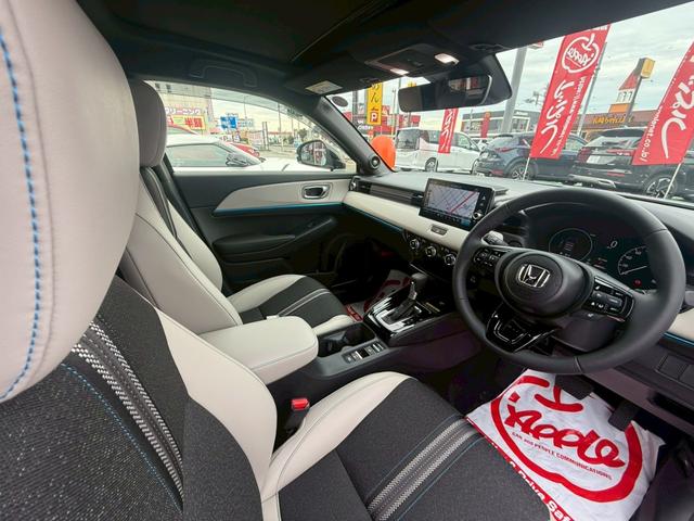ヴェゼル ｅ：ＨＥＶ　Ｚ・ＰＬａＹパッケージ　ホンダセンシング／パノラマルーフ／ホンダコネクトナビＴＶ／アラウンドビューモニター／ＬＥＤヘッドライト／ワイヤレス充電／ハンズフリーパワーバックドア／シートヒーター／ステアリングヒーター／ＥＴＣ２．０（36枚目）