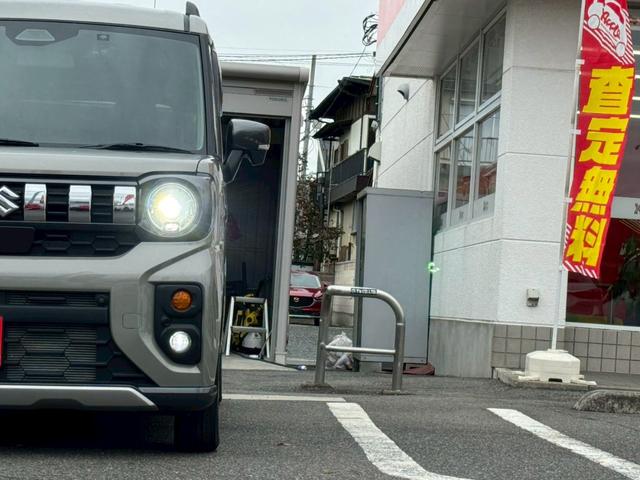 スペーシアギア ハイブリッドＸＺ　全方位モニター付９インチナビ／フルセグＴＶ／ドラレコ／両側パワースライドドア／セーフティサポート／ヘッドアップディスプレイ／ＬＥＤヘッドライト／シートヒーター／ステアリングヒーター／ＥＴＣ／ＵＳＢ（21枚目）