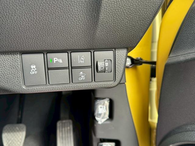 N-ONE RS 6速マニュアルターボ/ホンダセンシング/アダプティブクルーズコントロール/LEDヘッドライト/オートハイビーム/シートヒーター/スマートキー/プッシュスタート/走行距離6300キロ/車検令和9年12月(11枚目)