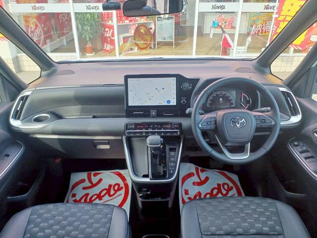 ヴォクシー Ｓ－Ｚ　両側パワースライドドア／１０．５インチディスプレイオーディオ／ＴＶ／バックカメラ／セーフティセンス／ＬＥＤヘッドライト／シートヒーター／ＥＴＣ２．０／１７インチ純正ＡＷ／走行距離１２９６３ｋｍ／（4枚目）