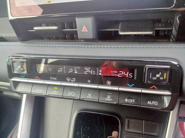 ヴォクシー Ｓ－Ｚ　両側パワースライドドア／１０．５インチディスプレイオーディオ／ＴＶ／バックカメラ／セーフティセンス／ＬＥＤヘッドライト／シートヒーター／ＥＴＣ２．０／１７インチ純正ＡＷ／走行距離１２９６３ｋｍ／（10枚目）