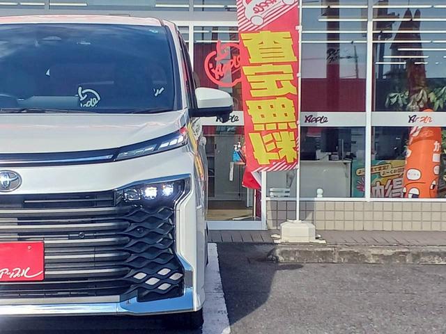 ヴォクシー Ｓ－Ｚ　両側パワースライドドア／１０．５インチディスプレイオーディオ／ＴＶ／バックカメラ／セーフティセンス／ＬＥＤヘッドライト／シートヒーター／ＥＴＣ２．０／１７インチ純正ＡＷ／走行距離１２９６３ｋｍ／（28枚目）