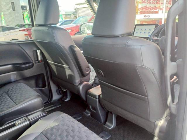 ヴォクシー Ｓ－Ｚ　両側パワースライドドア／１０．５インチディスプレイオーディオ／ＴＶ／バックカメラ／セーフティセンス／ＬＥＤヘッドライト／シートヒーター／ＥＴＣ２．０／１７インチ純正ＡＷ／走行距離１２９６３ｋｍ／（32枚目）