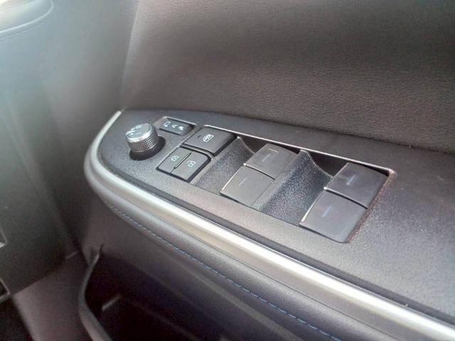 ヴォクシー Ｓ－Ｚ　両側パワースライドドア／１０．５インチディスプレイオーディオ／ＴＶ／バックカメラ／セーフティセンス／ＬＥＤヘッドライト／シートヒーター／ＥＴＣ２．０／１７インチ純正ＡＷ／走行距離１０９５７ｋｍ／（43枚目）