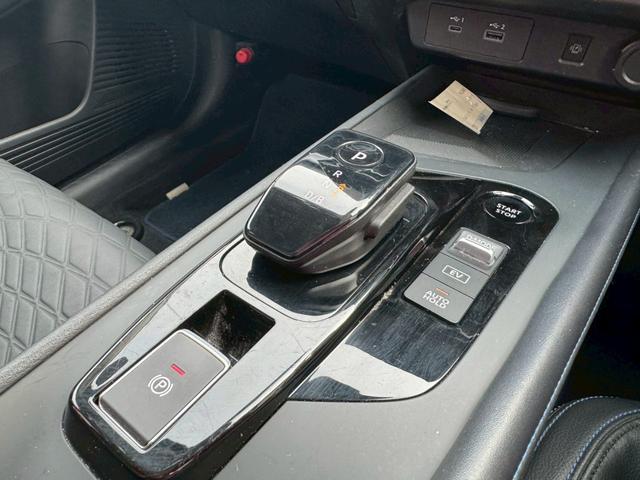 ノート オーテック　クロスオーバー　ＦＯＵＲ　４ＷＤ／プロパイロット／メーカー純正コネクトナビ／フルセグＴＶ／全方位カメラ／デジタルインナーミラー／オーテック専用シート／シートヒーター／ステアヒーター／ＥＴＣ２．０／ワイヤレス充電／ＬＥＤライト／（13枚目）