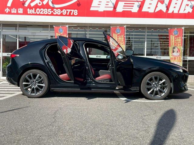 ＭＡＺＤＡ３ファストバック 　バーガンディレザーパッケージ／純正ナビＴＶ／３６０度カメラ／ドラレコ／ヘッドアップディスプレイ／クルージングトラフィックサポート／赤革／パワーシート／シートヒーター／ステアヒーター／ワイヤレス充電／（25枚目）