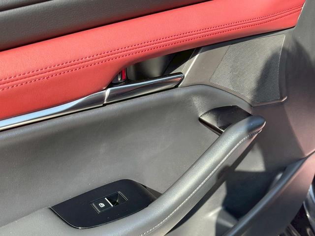 ＭＡＺＤＡ３ファストバック 　バーガンディレザーパッケージ／純正ナビＴＶ／３６０度カメラ／ドラレコ／ヘッドアップディスプレイ／クルージングトラフィックサポート／赤革／パワーシート／シートヒーター／ステアヒーター／ワイヤレス充電／（39枚目）