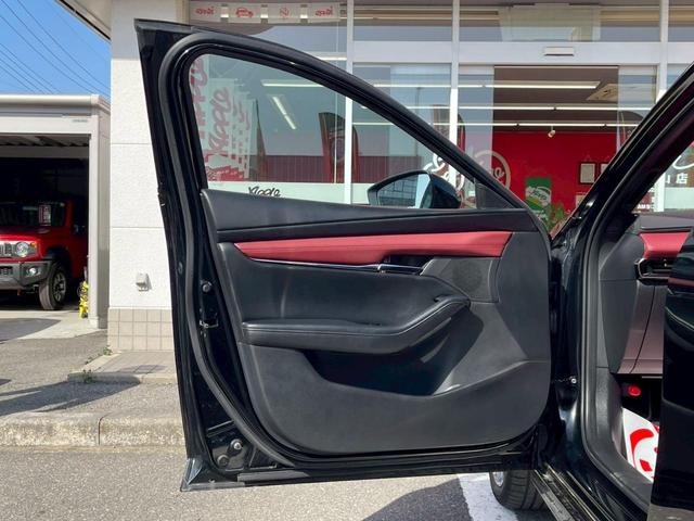 ＭＡＺＤＡ３ファストバック 　バーガンディレザーパッケージ／純正ナビＴＶ／３６０度カメラ／ドラレコ／ヘッドアップディスプレイ／クルージングトラフィックサポート／赤革／パワーシート／シートヒーター／ステアヒーター／ワイヤレス充電／（45枚目）