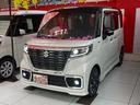 スペーシアカスタム ハイブリッドＸＳターボ　４ＷＤ／ターボ車／９インチ純正ナビ・フルセグ／アラウンドビューモニター／衝突軽減ブレーキ／Ｂｌｕｅｔｏｏｔｈオーディオ／ドライブレコーダー／コーナーセンサー／車線逸脱防止／両側パワースライドドア／（5枚目）