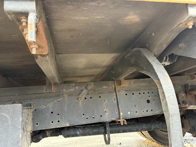 キャンター ◎ワイド・ロング ◎3段ラジコンクレーン ◎荷台内寸法 長410 幅209cm(22枚目)