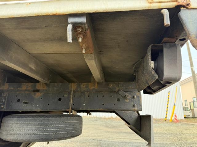 キャンター ◎ワイド・ロング ◎3段ラジコンクレーン ◎荷台内寸法 長410 幅209cm(25枚目)