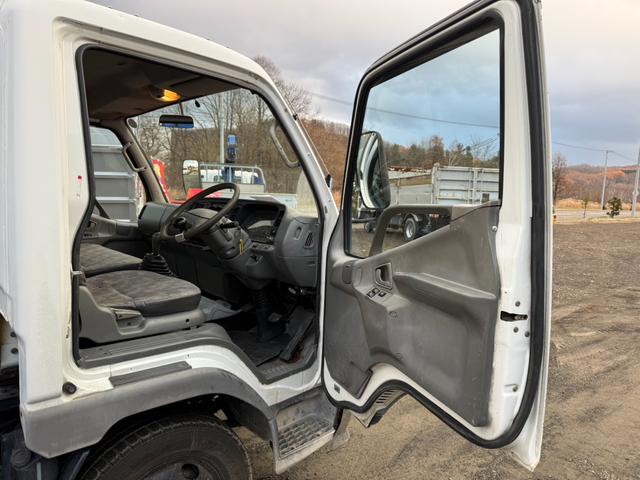 キャンター ◎ワイド・ロング ◎3段ラジコンクレーン ◎荷台内寸法 長410 幅209cm(45枚目)