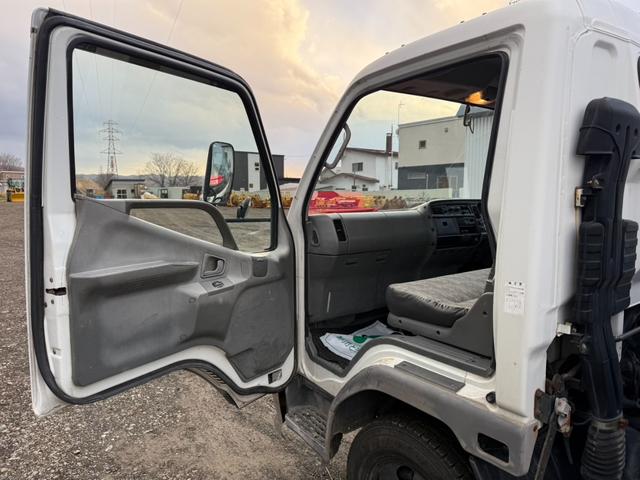 キャンター ◎ワイド・ロング ◎3段ラジコンクレーン ◎荷台内寸法 長410 幅209cm(49枚目)