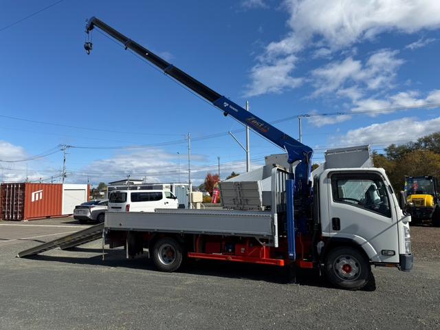 エルフトラック ◎3.5t ◎ワイド・ロング ◎4段ラジコンクレーン◎ハイジャッキアウトリガー ◎荷台内寸法 長さ430 幅208 高60cm ◎3方開アルミアオリ ◎リヤアウトリガー(手動)◎アルミブリッジ付(10枚目)