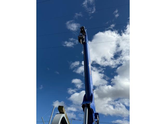 エルフトラック ◎3.5t ◎ワイド・ロング ◎4段ラジコンクレーン◎ハイジャッキアウトリガー ◎荷台内寸法 長さ430 幅208 高60cm ◎3方開アルミアオリ ◎リヤアウトリガー(手動)◎アルミブリッジ付(18枚目)