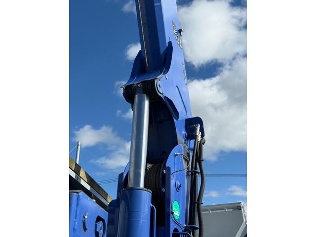 エルフトラック ◎3.5t ◎ワイド・ロング ◎4段ラジコンクレーン◎ハイジャッキアウトリガー ◎荷台内寸法 長さ430 幅208 高60cm ◎3方開アルミアオリ ◎リヤアウトリガー(手動)◎アルミブリッジ付(19枚目)