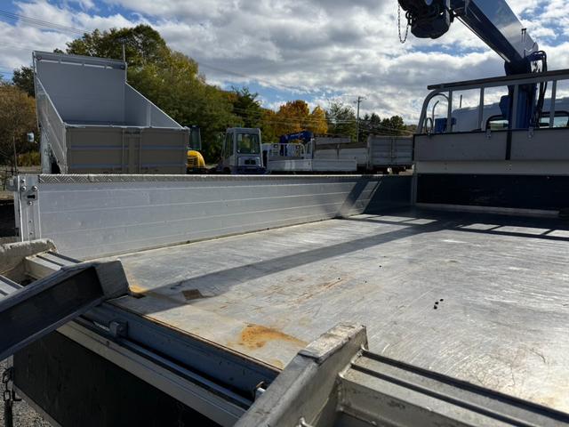 エルフトラック ◎3.5t ◎ワイド・ロング ◎4段ラジコンクレーン◎ハイジャッキアウトリガー ◎荷台内寸法 長さ430 幅208 高60cm ◎3方開アルミアオリ ◎リヤアウトリガー(手動)◎アルミブリッジ付(24枚目)