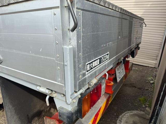 エルフトラック ◎3.5t ◎ワイド・ロング ◎4段ラジコンクレーン◎ハイジャッキアウトリガー ◎荷台内寸法 長さ430 幅208 高60cm ◎3方開アルミアオリ ◎リヤアウトリガー(手動)◎アルミブリッジ付(27枚目)