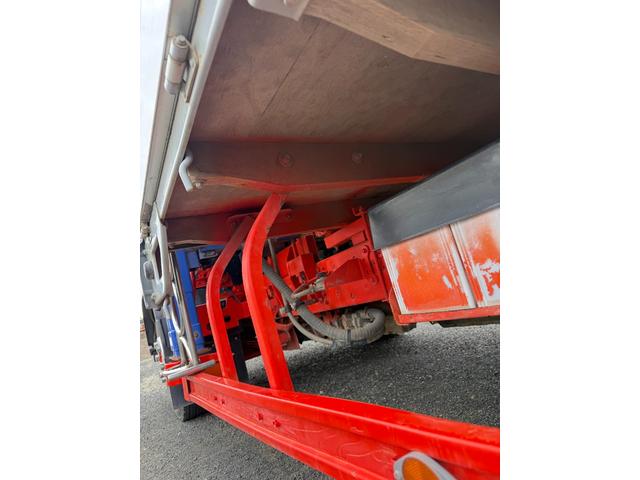 エルフトラック ◎3.5t ◎ワイド・ロング ◎4段ラジコンクレーン◎ハイジャッキアウトリガー ◎荷台内寸法 長さ430 幅208 高60cm ◎3方開アルミアオリ ◎リヤアウトリガー(手動)◎アルミブリッジ付(29枚目)