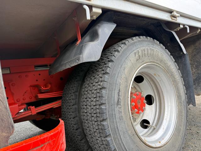 エルフトラック ◎3.5t ◎ワイド・ロング ◎4段ラジコンクレーン◎ハイジャッキアウトリガー ◎荷台内寸法 長さ430 幅208 高60cm ◎3方開アルミアオリ ◎リヤアウトリガー(手動)◎アルミブリッジ付(30枚目)