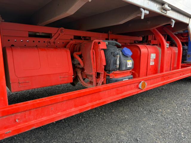 エルフトラック ◎3.5t ◎ワイド・ロング ◎4段ラジコンクレーン◎ハイジャッキアウトリガー ◎荷台内寸法 長さ430 幅208 高60cm ◎3方開アルミアオリ ◎リヤアウトリガー(手動)◎アルミブリッジ付(33枚目)