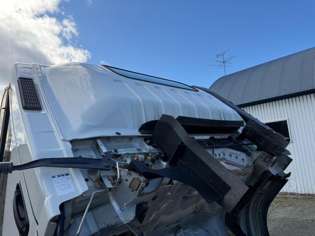 エルフトラック ◎3.5t ◎ワイド・ロング ◎4段ラジコンクレーン◎ハイジャッキアウトリガー ◎荷台内寸法 長さ430 幅208 高60cm ◎3方開アルミアオリ ◎リヤアウトリガー(手動)◎アルミブリッジ付(46枚目)