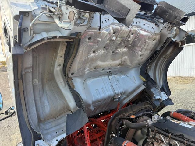 エルフトラック ◎3.5t ◎ワイド・ロング ◎4段ラジコンクレーン◎ハイジャッキアウトリガー ◎荷台内寸法 長さ430 幅208 高60cm ◎3方開アルミアオリ ◎リヤアウトリガー(手動)◎アルミブリッジ付(47枚目)