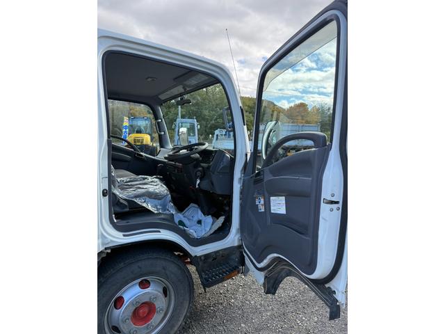 エルフトラック ◎3.5t ◎ワイド・ロング ◎4段ラジコンクレーン◎ハイジャッキアウトリガー ◎荷台内寸法 長さ430 幅208 高60cm ◎3方開アルミアオリ ◎リヤアウトリガー(手動)◎アルミブリッジ付(48枚目)