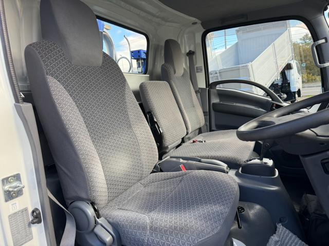 エルフトラック ◎3.5t ◎ワイド・ロング ◎4段ラジコンクレーン◎ハイジャッキアウトリガー ◎荷台内寸法 長さ430 幅208 高60cm ◎3方開アルミアオリ ◎リヤアウトリガー(手動)◎アルミブリッジ付(50枚目)