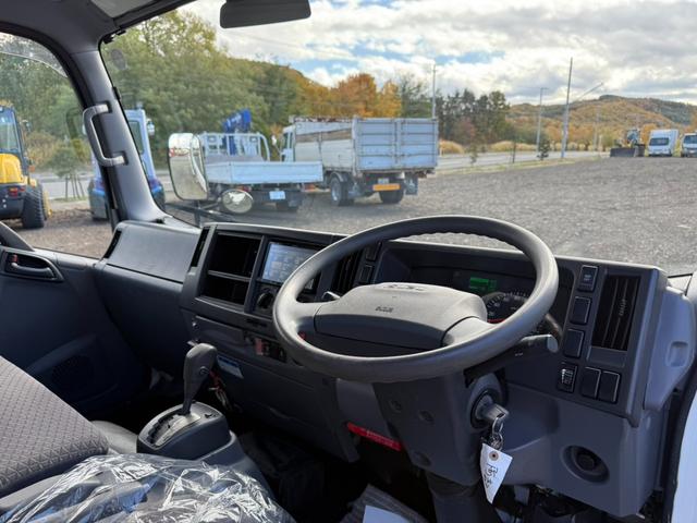 エルフトラック ◎3.5t ◎ワイド・ロング ◎4段ラジコンクレーン◎ハイジャッキアウトリガー ◎荷台内寸法 長さ430 幅208 高60cm ◎3方開アルミアオリ ◎リヤアウトリガー(手動)◎アルミブリッジ付(51枚目)