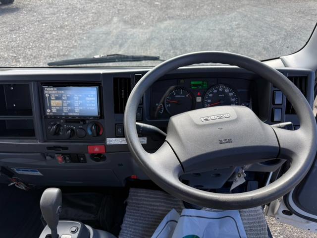 エルフトラック ◎3.5t ◎ワイド・ロング ◎4段ラジコンクレーン◎ハイジャッキアウトリガー ◎荷台内寸法 長さ430 幅208 高60cm ◎3方開アルミアオリ ◎リヤアウトリガー(手動)◎アルミブリッジ付(52枚目)