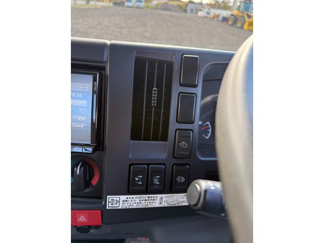 エルフトラック ◎3.5t ◎ワイド・ロング ◎4段ラジコンクレーン◎ハイジャッキアウトリガー ◎荷台内寸法 長さ430 幅208 高60cm ◎3方開アルミアオリ ◎リヤアウトリガー(手動)◎アルミブリッジ付(56枚目)