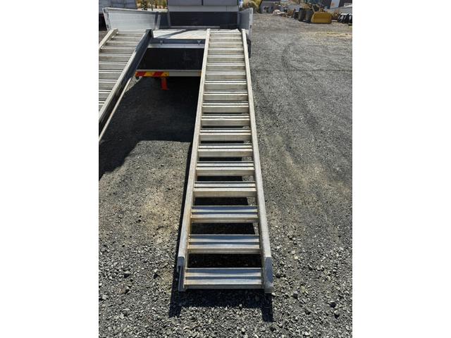 エルフトラック ◎3.5t ◎ワイド・ロング ◎4段ラジコンクレーン◎ハイジャッキアウトリガー ◎荷台内寸法 長さ430 幅208 高60cm ◎3方開アルミアオリ ◎リヤアウトリガー(手動)◎アルミブリッジ付(67枚目)