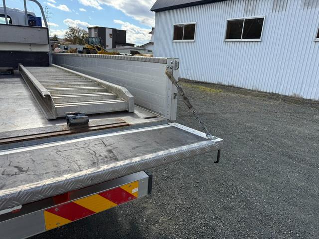 エルフトラック ◎3.5t ◎ワイド・ロング ◎4段ラジコンクレーン◎ハイジャッキアウトリガー ◎荷台内寸法 長さ430 幅208 高60cm ◎3方開アルミアオリ ◎リヤアウトリガー(手動)◎アルミブリッジ付(70枚目)