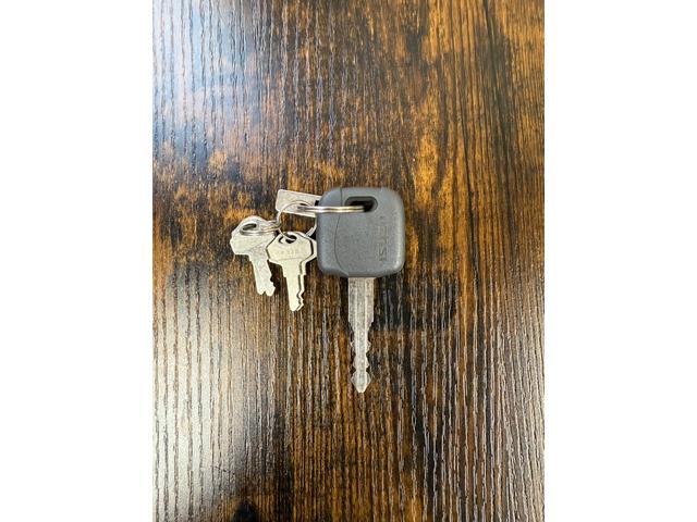 エルフトラック ◎3.5t ◎ワイド・ロング ◎4段ラジコンクレーン◎ハイジャッキアウトリガー ◎荷台内寸法 長さ430 幅208 高60cm ◎3方開アルミアオリ ◎リヤアウトリガー(手動)◎アルミブリッジ付(72枚目)