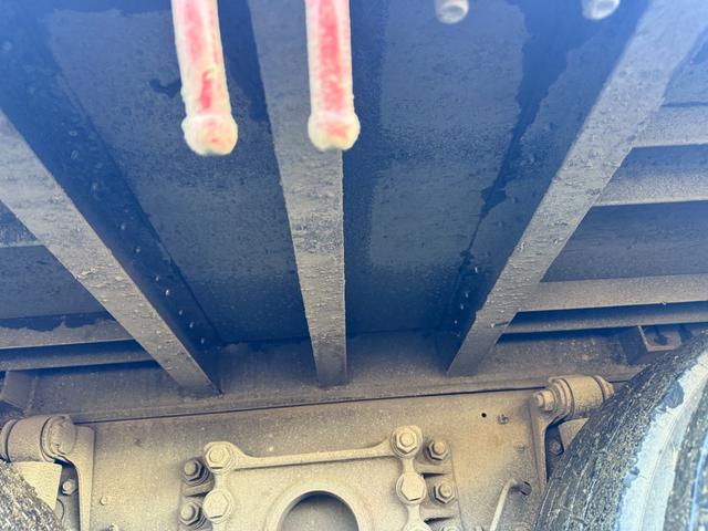 ギガ 　◎セルフクレーン　◎登坂板　◎スムーサー１２段ミッション　◎リヤエアサス　◎ラジコン３段クレーン　◎リモコンジャッキ（26枚目）