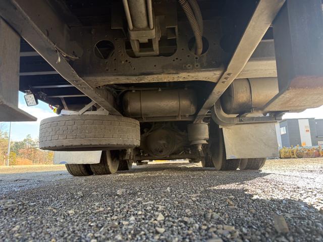 ギガ 　◎セルフクレーン　◎登坂板　◎スムーサー１２段ミッション　◎リヤエアサス　◎ラジコン３段クレーン　◎リモコンジャッキ（30枚目）