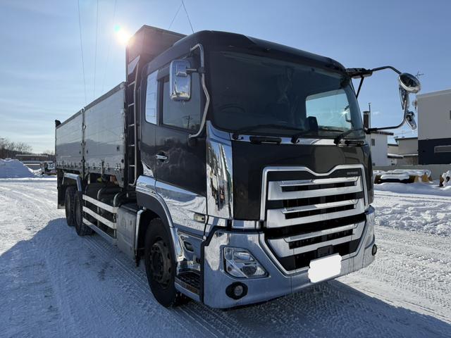 クオン ベースグレード　◎アルミ深箱、土砂禁ロングダンプ◎エスコット１２段◎４２０馬力◎５方開アオリ◎アオリスケットー◎エアシリンダー式手動ピン◎荷台内寸法（長７４０ｃｍ幅２３５ｃｍ高１２０ｃｍ）（8枚目）